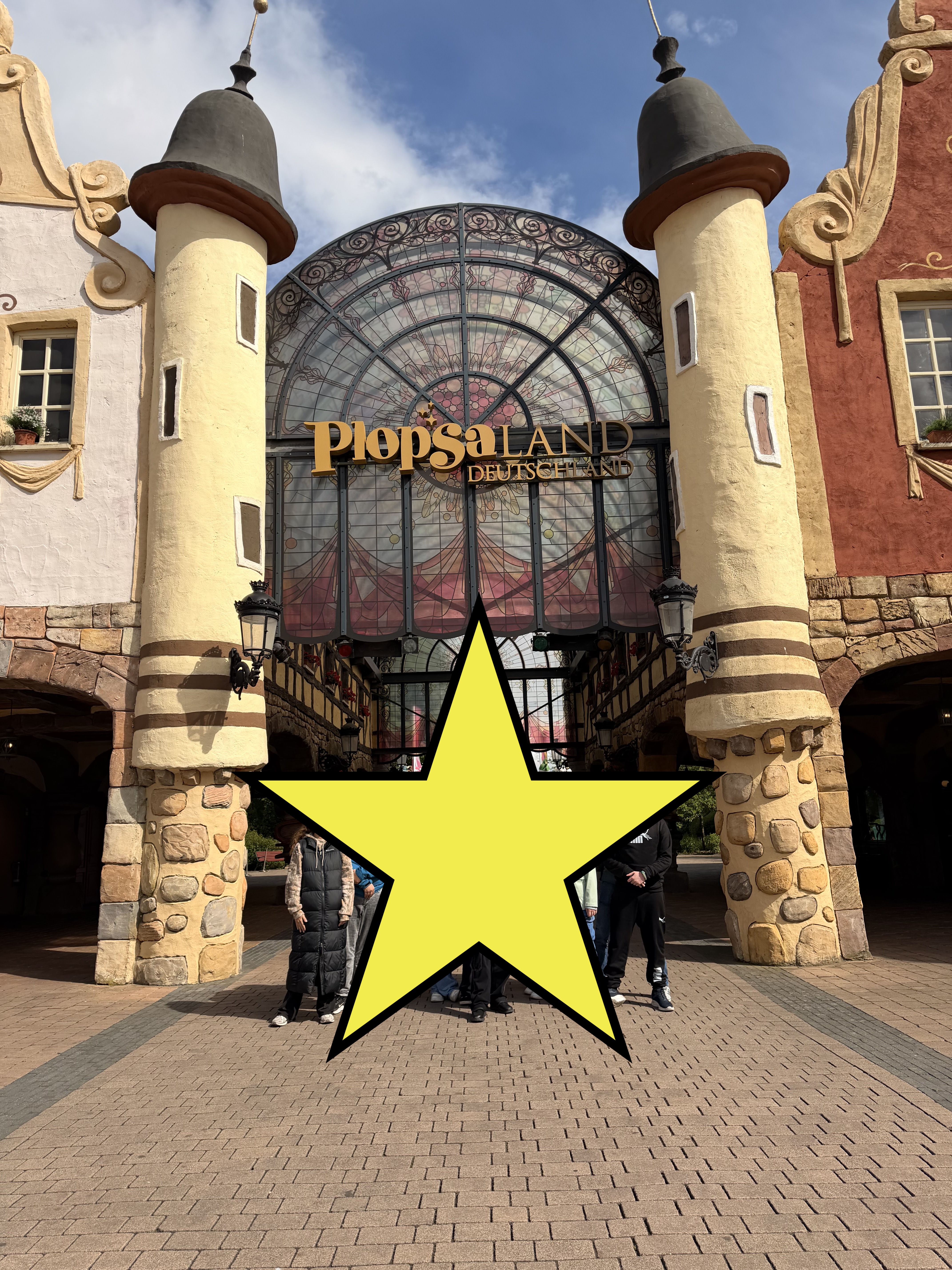 Klassenfahrt der E10 ins Plopsaland Haßloch und ins Sea Life Speyer - Bild 1